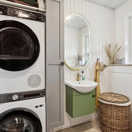 Awesome In With Kitchen Holiday home *
